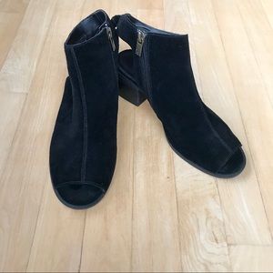 Kookaburra by UGG suede summer boots